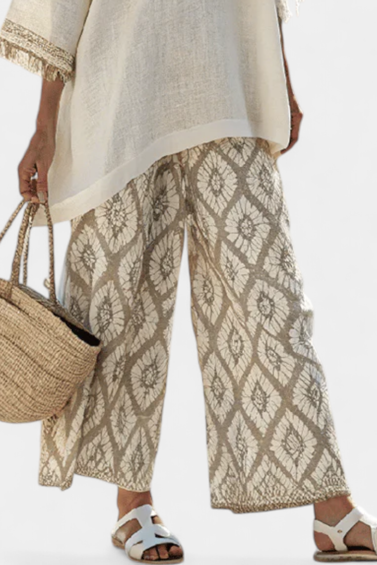 Ilaria — Sophisticated top and casual pants