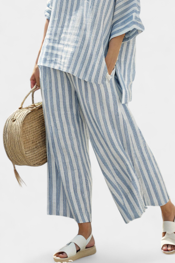Federica — Sophisticated linen top with blue stripes and relaxed pants
