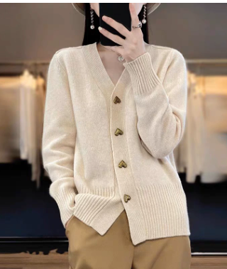 JANICE – HEART BUTTON V-NECK CARDIGAN