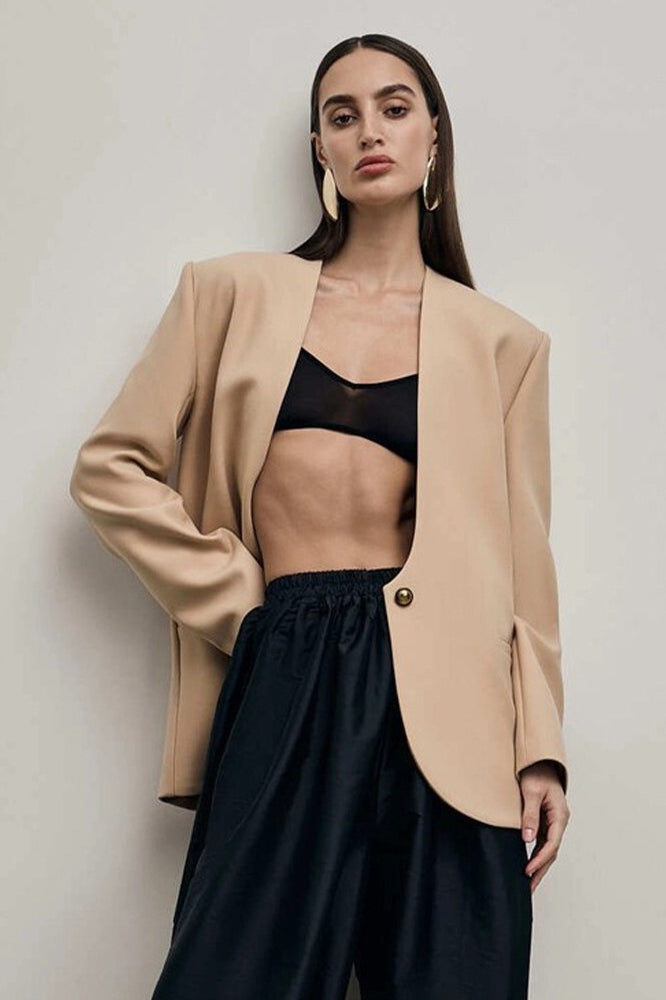 Solid Fitted Single-Breasted Regular Shoulder Blazer