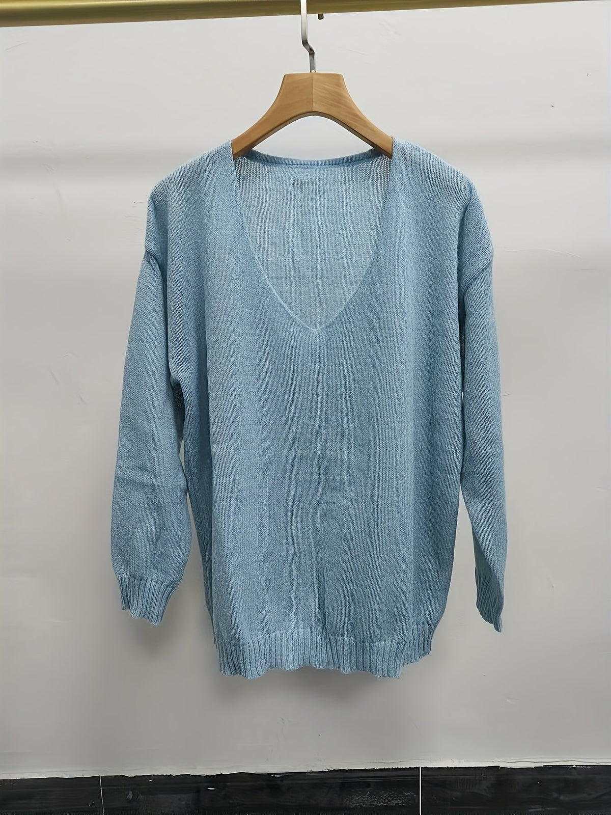 LIANNE – PLUSH V-NECK SWEATER